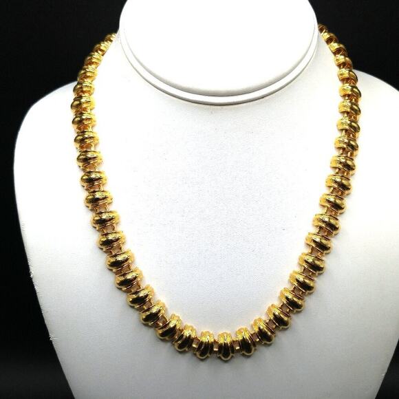 Vintage Gold Tone Link Necklace, 18 Inches, 1990s - Picture 2 of 9